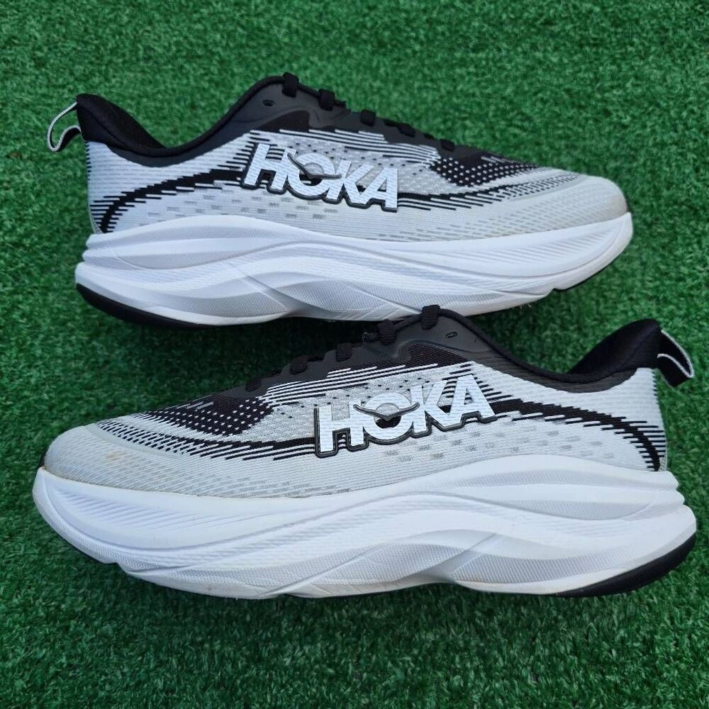 Hoka One One Skyflow - Women's Runnig shoes - Size 7.5B